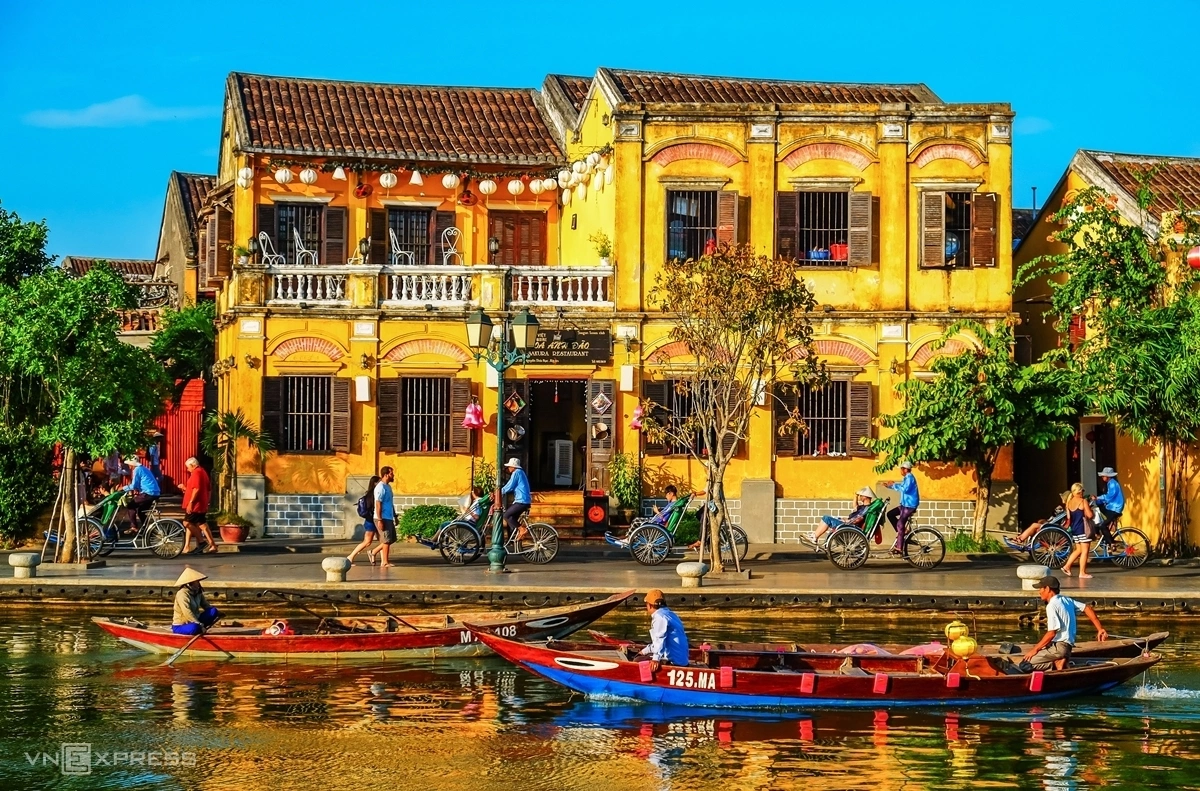 Da Nang – Ba Na Hill – Hoi An – Hue Ancient Capital.